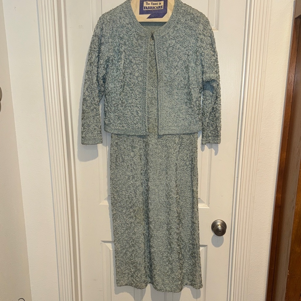 Chic Vintage Lace Midi Dress with Jacket - Soft Green